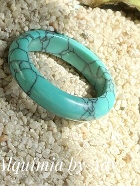 Turquoise ring with Light Brown Veining